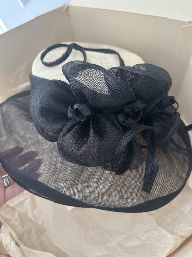 Tricia black cream - tricia,